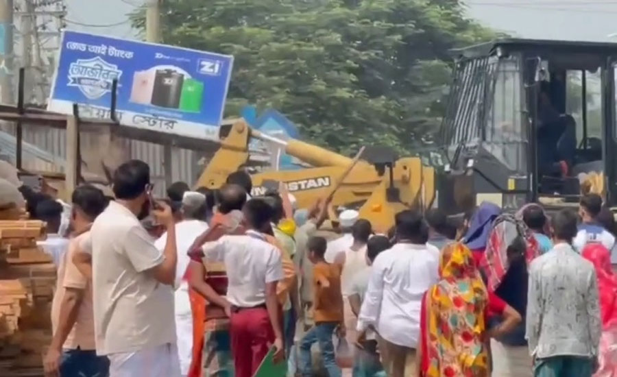 গাজীপুরে মহাসড়কে বড় উচ্ছেদ অভিযান, গুঁড়িয়ে দেওয়া হলো ৪০০ অবৈধ স্থাপনা