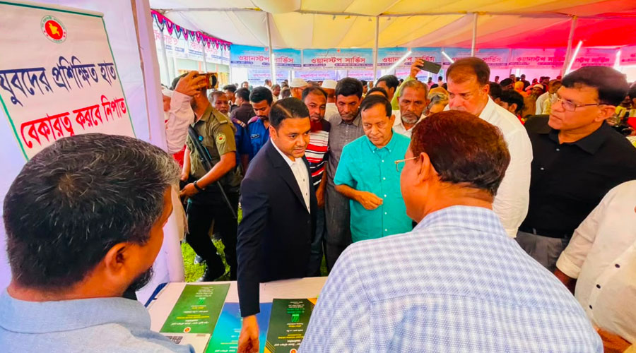 এক মাঠেই সরকারি সব দপ্তর, সেবা নিলেন ৯ হাজার মানুষ