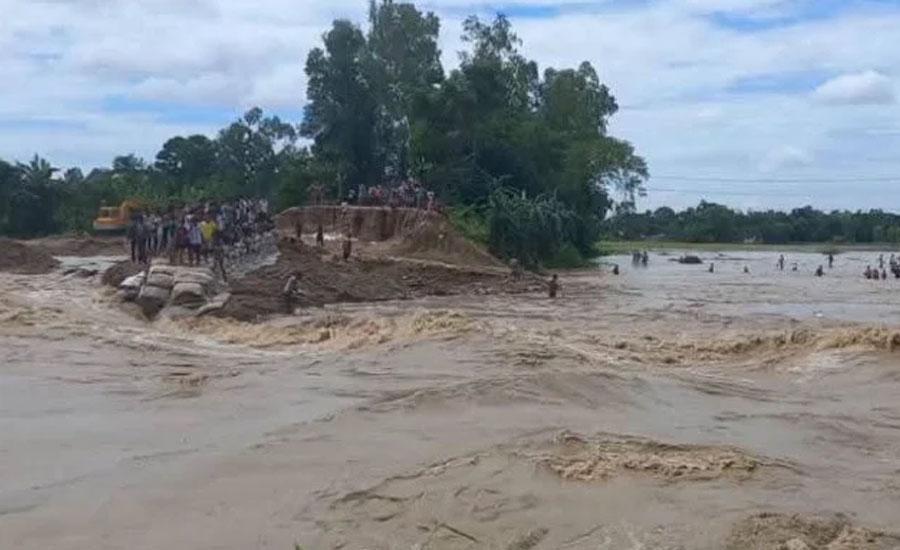 খোয়াই নদীর বাঁধে ভারতীয় ঢলের আঘাত, ফের ডুবে যাওয়ার শঙ্কায় ৩০ গ্রাম