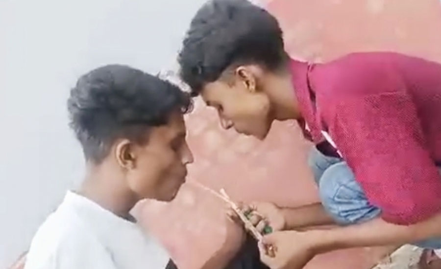 সামাজিক যোগাযোগমাধ্যমে ইয়াবা সেবনের ভিডিও ভাইরাল মাদ্রাসা ছাত্র বহিষ্কার