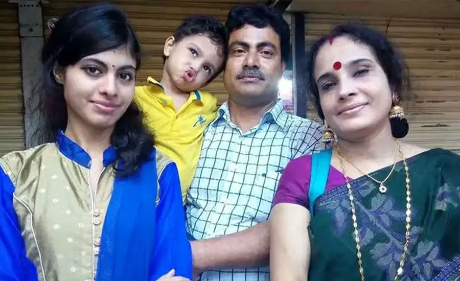 পুলিশের দেওয়া তথ্য নিয়ে নানা প্রশ্ন, বাড়ছে রহস্য      