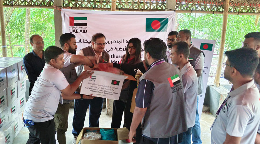 বন্যা ও ভূমিধসে ক্ষতিগ্রস্ত মানুষের পাশে সংযুক্ত আরব আমিরাত