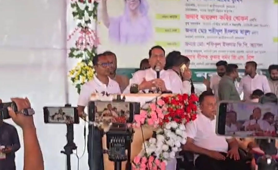 নরসিংদীতে কৃষক দলের উদ্যোগে কৃষক ও শিক্ষার্থীদের মাঝে চারা বিতরণ করেন খায়রুল কবির খোকন 