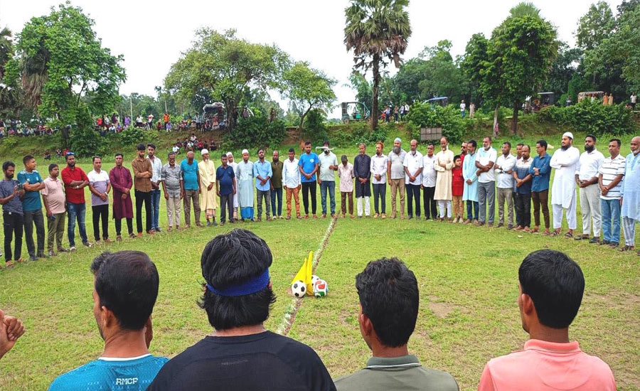 দুর্গাপুরে আরাফাত রহমান কোকো স্মৃতি ফুটবল টুর্নামেন্ট উদ্বোধন