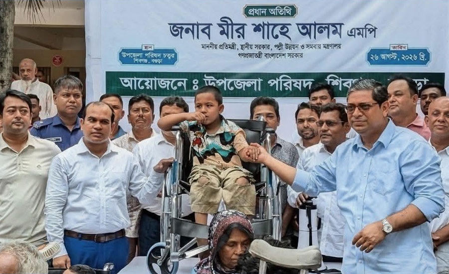 শিবগঞ্জে হুইলচেয়ার-বাইসাইকেল-গাছের চারা বিতরণ
