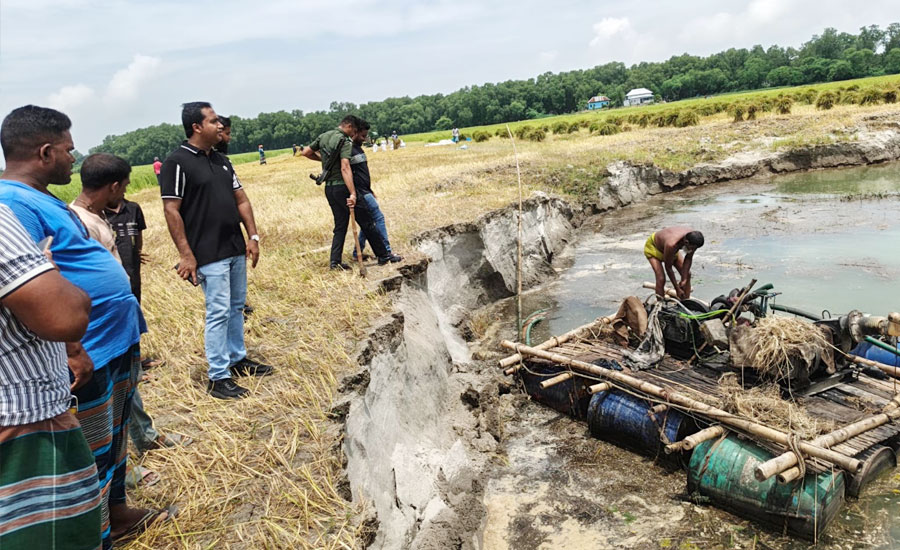 চরভদ্রাসনে অবৈধ বালু উত্তোলনের বিরুদ্ধে অভিযান, ৫০ হাজার টাকা জরিমানা