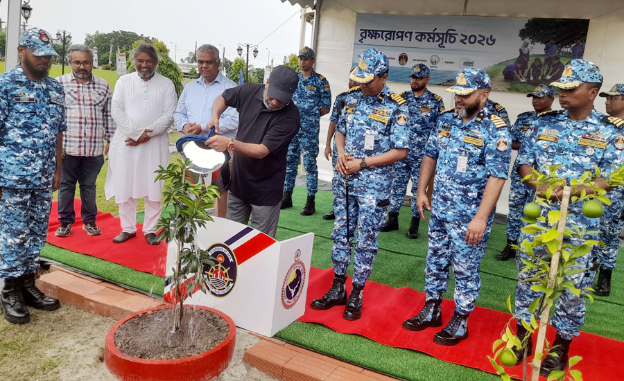 মোংলায় কোস্টগার্ডের উদ্যোগে বৃক্ষরোপণ কর্মসূচির উদ্বোধন করেছেন পরিবেশ প্রতিমন্ত্রী