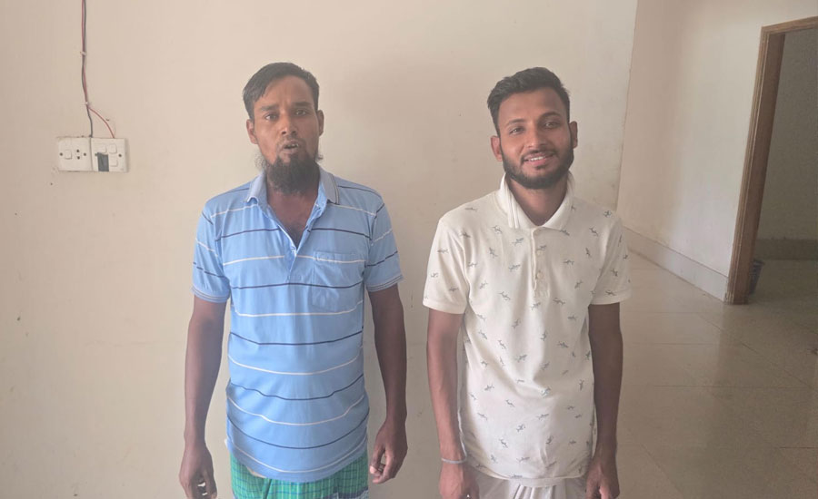 চাঁদপুরে মেঘনা নদীতে চাঁদাবাজির অভিযোগে দুইজন আটক