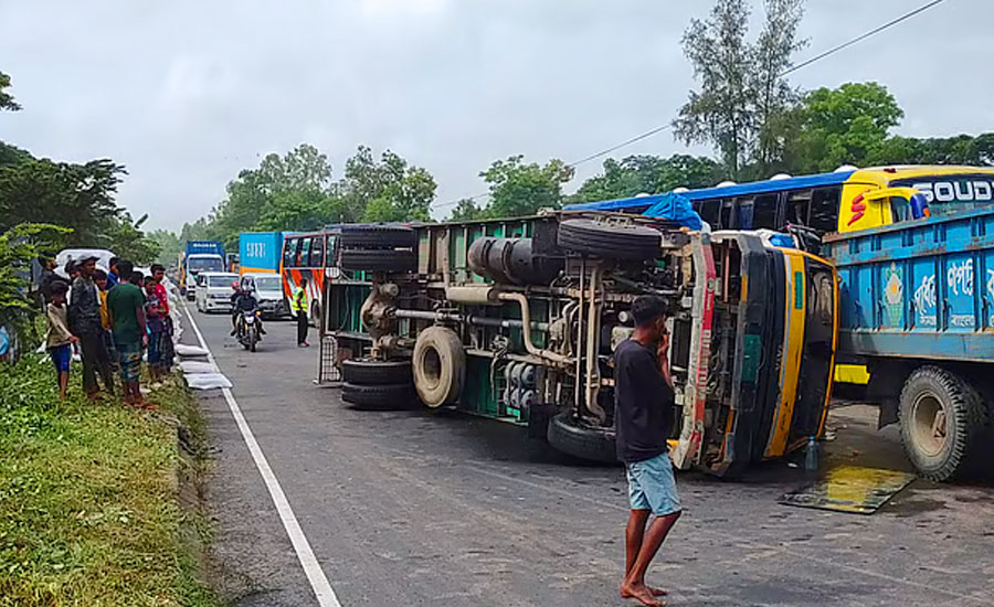 ১৬০ মৃত্যু, দায় কার—রাজশাহীর সড়কে কেন থামছে না দুর্ঘটনা?
