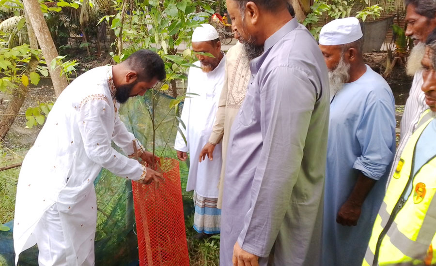 প্রধানমন্ত্রীর নির্দেশনা বৃক্ষরোপণ করলেন: শাহাদাত হোসেন মারুফ 