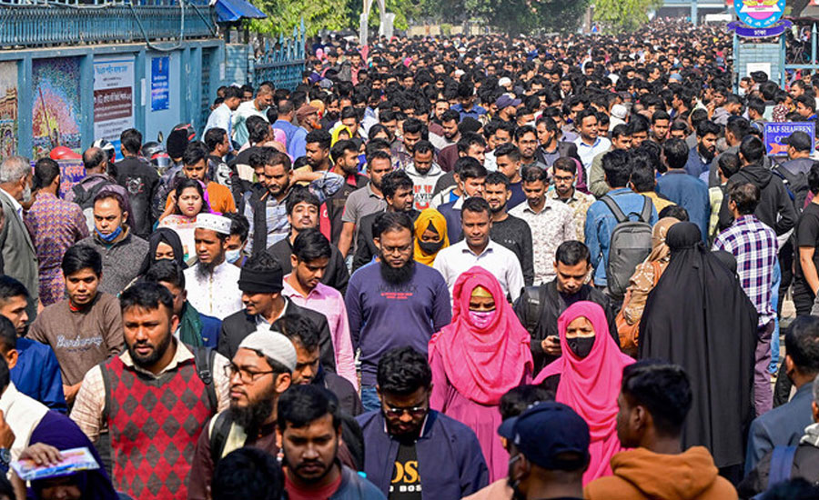 সরকারি চাকরিজীবীদের বেতন বাড়ছে, সাধারণ মানুষের কপালে কী আছে?
