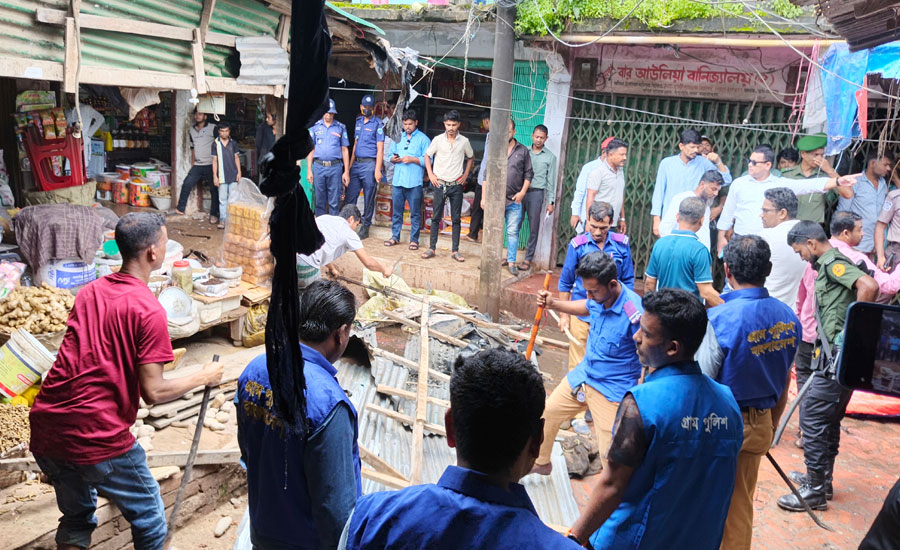 ‎দুই দিনে গুঁড়িয়ে দেওয়া হলো সাত শতাধিক অবৈধ স্থাপনা, চলবে অভিযান