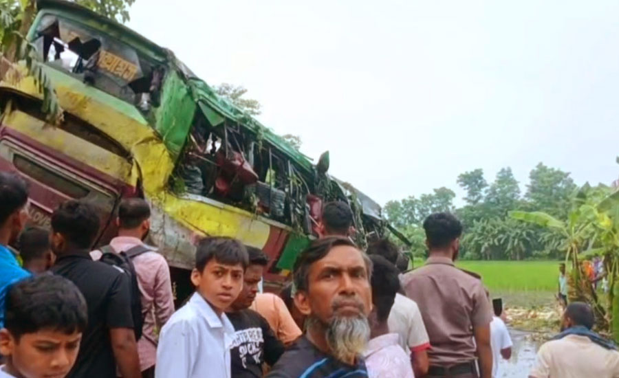 গোপালগঞ্জে নিয়ন্ত্রণ হারিয়ে বাস খাদে, নিহত ৩