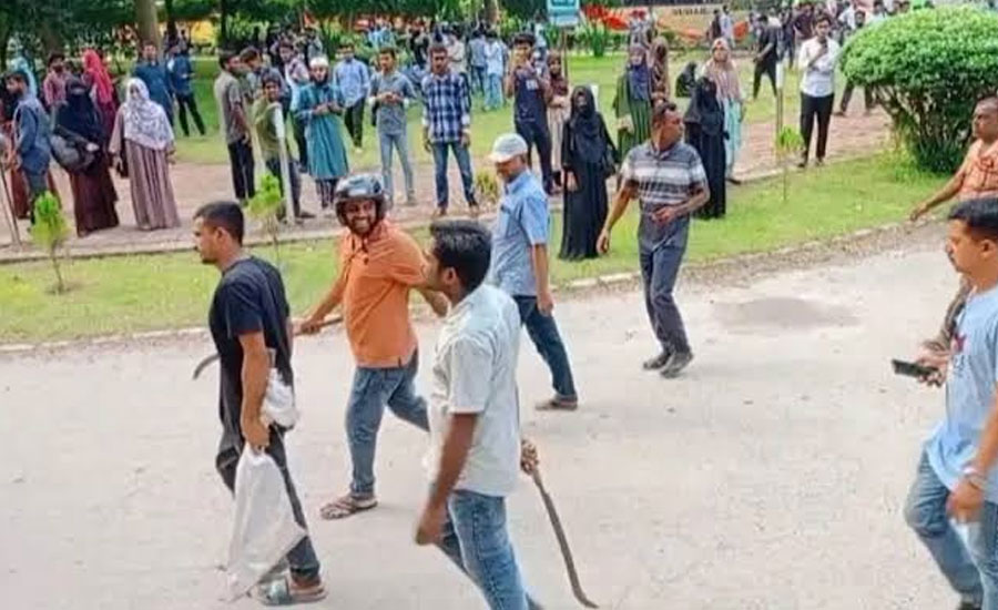 ইবিতে ছাত্রদল-শিবিরের সংঘর্ষে অস্ত্র হাতে ১৯ বহিরাগত শনাক্ত