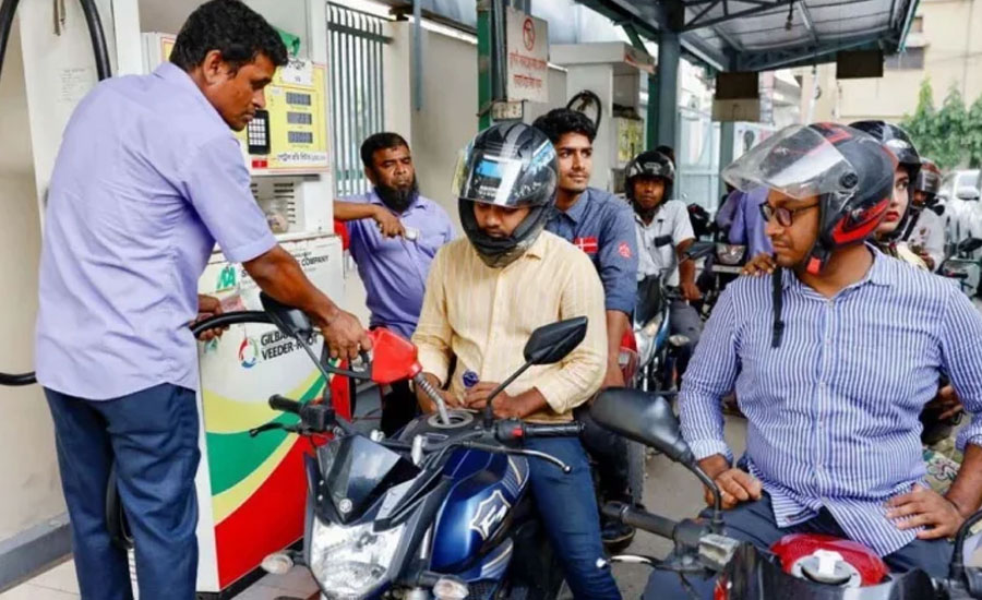হরমুজ ঘিরে উত্তেজনার মধ্যেই বাড়ল তেলের দাম