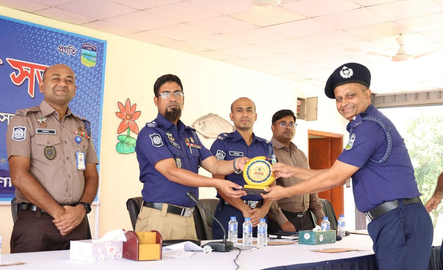 তৃতীয়বারের মতো নেত্রকোনা জেলার শ্রেষ্ঠ ওসি দুর্গাপুর থানার শাকের আহমেদ