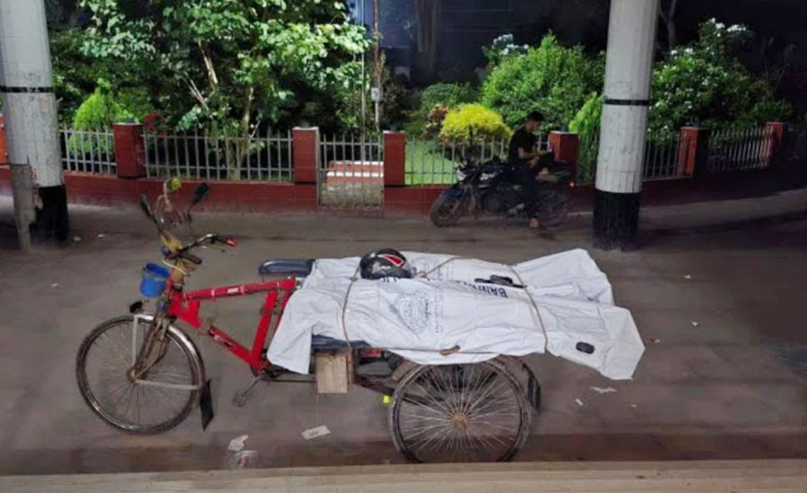 ভাঙ্গায় চলন্ত বাসের নিচে মোটরসাইকেল, প্রাণ গেল দুই আরোহীর