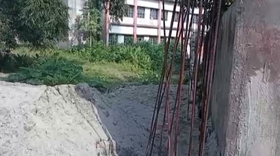 নওয়াব ফয়জুন্নেছা কলেজ ক্যাম্পাসে ভূমি দস্যুদের দখল উৎসব! 