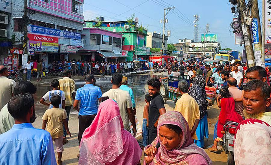 পরিবারটি যাচ্ছিল বিয়ের দাওয়াতে, গাড়ির ধাক্কায় ছিটকে পড়ে মায়ের পর ১১ মাসের মেয়ের মৃত্যু