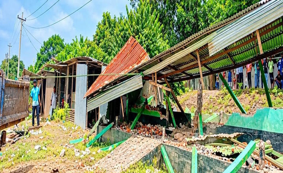 দুর্গাপুরে অবৈধ স্থাপনা উচ্ছেদে প্রশাসনের অভিযান