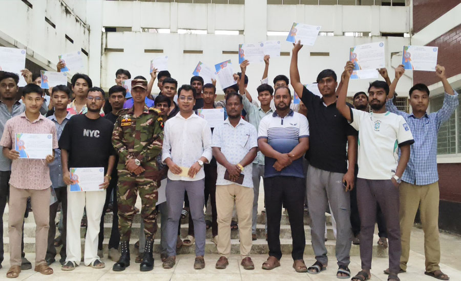 স্বাবলম্বী হওয়ার পথে ৩৬ শিক্ষার্থীর হাতে সনদ, দীঘিনালা জোনের কারিগরি প্রশিক্ষণ