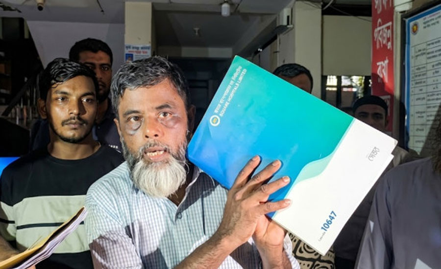 চাঁদপুরে মোবাইল নিয়ে ব্যস্ত চিকিৎসকের অবহেলায় রোগী মৃত্যুর অভিযোগ
