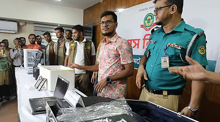 চট্টগ্রামে ৬৩ বিদেশি নাগরিকের পাসপোর্ট রাখতেন, সেই মহসিন গ্রেপ্তার