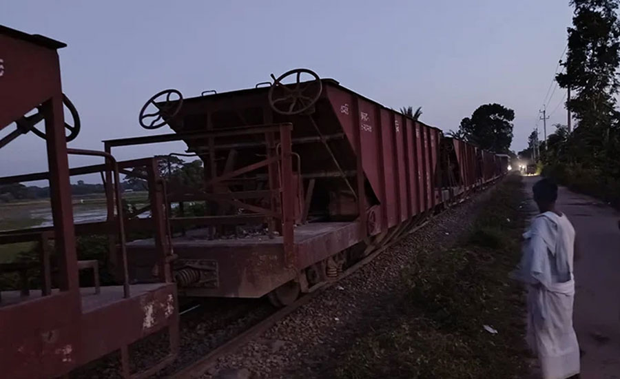 মালবাহী ট্রেনের বগি লাইনচ্যুত, ঢাকা-ময়মনসিংহ রুটে ট্রেন চলাচল বন্ধ