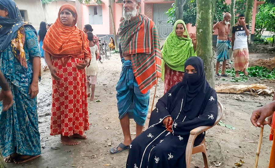 ভালোবাসি-ভালোবাসি বলে পাগল করে ফেলেছিল, এখন বাড়ি আসায় পালিয়ে গেছে