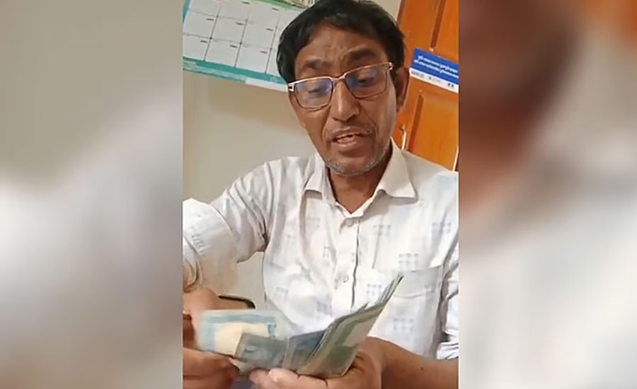 ‘১১৫০ টাকার কাজে ৭০ হাজার টাকা লাগবে কেন’—ভিডিও ছড়িয়ে পড়ার পর তহশিলদারকে নোটিশ