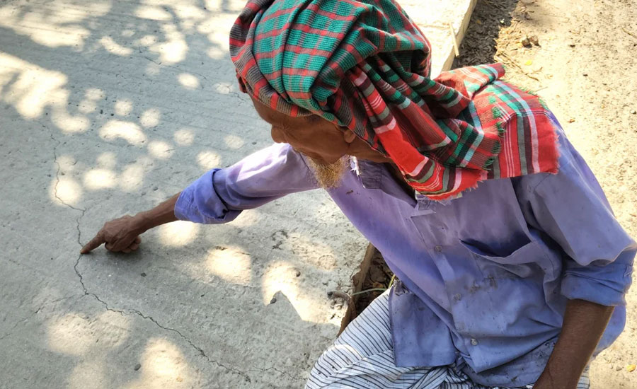 ১৪ কোটি টাকার সড়কে ঢালাইয়ের পরই ফাটল, ঠিকাদার বললেন ‘মাটি ভালো নয়’