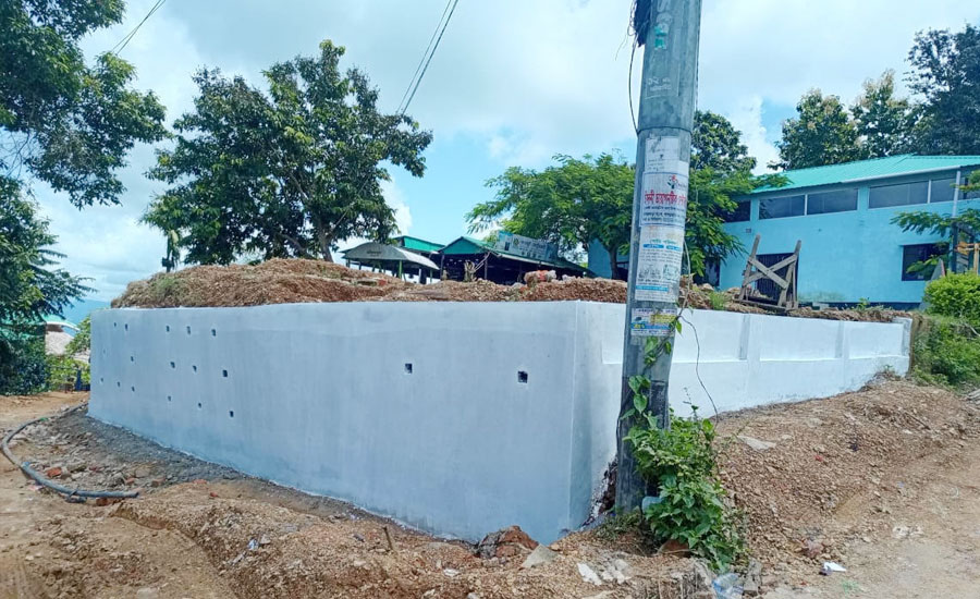 সাজেকে রুইলুই পাড়ায় গীজা ও লুসাই ক্লাবের দেয়াল নির্মাণ করে দিল সেনাবাহিনী