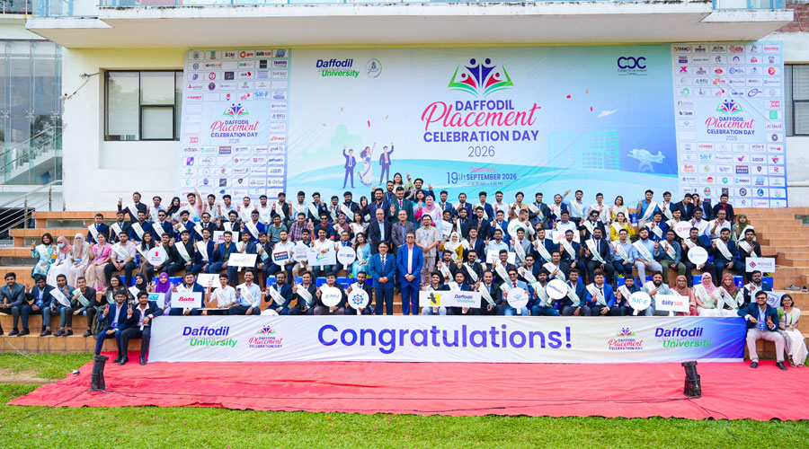 ড্যাফোডিলে সফল গ্র্যাজুয়েটদের সম্মাননা, সেরা নিয়োগদাতাদেরও দেওয়া হলো স্বীকৃতি