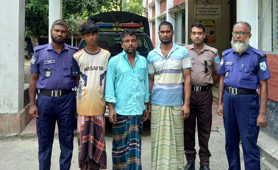 দৌলতপুরে হিন্দু বাড়ি থেকে পূজার সামগ্রী চুরি, গ্রেফতার তিন