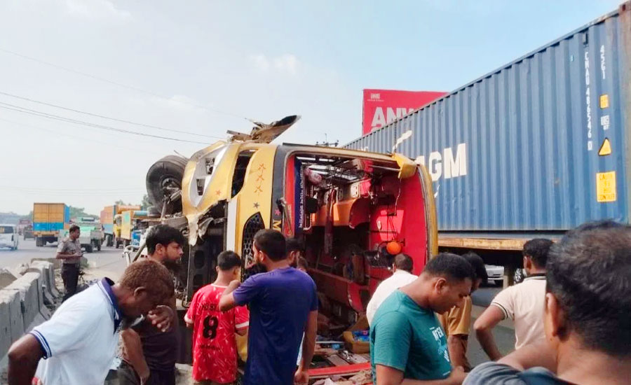 গজারিয়ায় বাস-প্রাইভেটকার সংঘর্ষে নিহত ৪