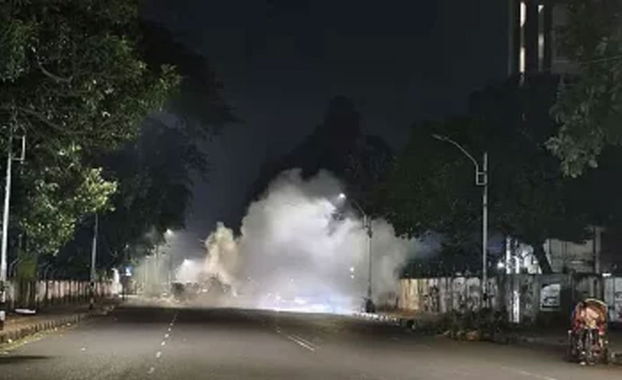 শাহবাগের তিন নেতার মাজারের পাশে ককটেল বিস্ফোরণ