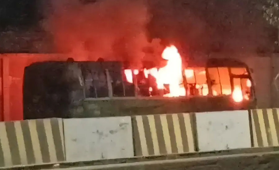 সাভারে পার্কিং করা বাসে আগুন