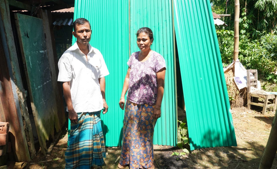গুইমারার রামসু বাজারে ক্ষতিগ্রস্ত পরিবারকে ঢেউটিন ও তরুণদের ক্রীড়া সামগ্রী দিল সেনাবাহিনী