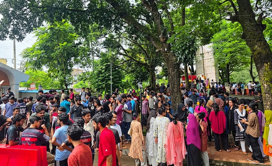 চুয়েটে উপাচার্য পরিবর্তনের প্রতিবাদে কমপ্লিট শাটডাউন, মূল ফটকে তালা