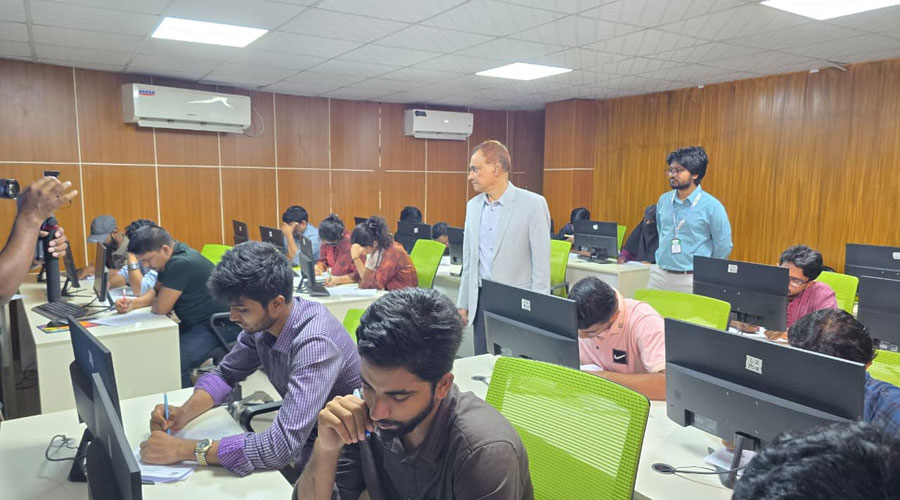 সরকারের এআই প্রশিক্ষণের বাছাই পরীক্ষায় ১ লাখের বেশি প্রার্থী