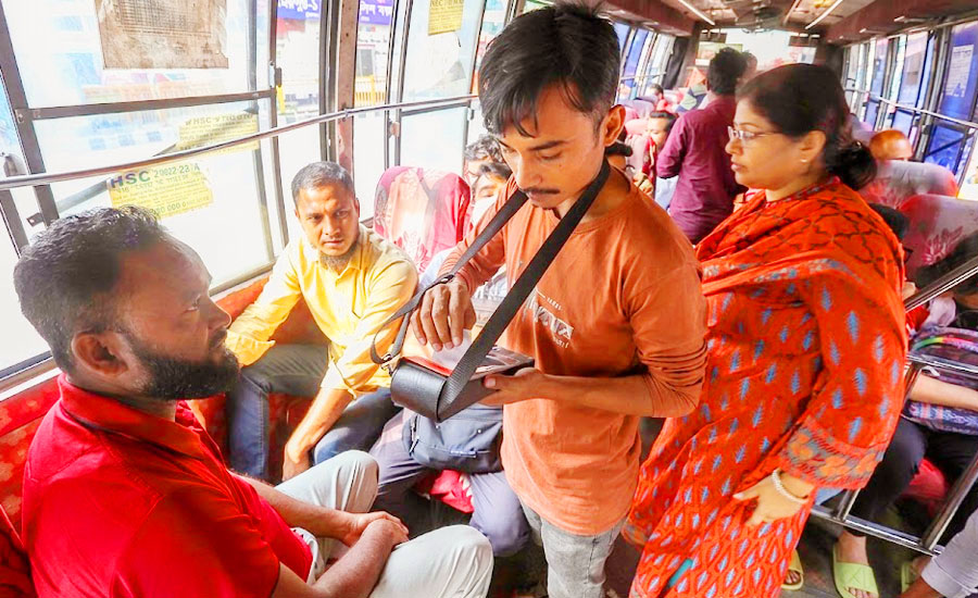 ভাড়া বাড়লেও বাসে নেই তালিকা, চলছে ‘ইচ্ছামতো’ আদায়