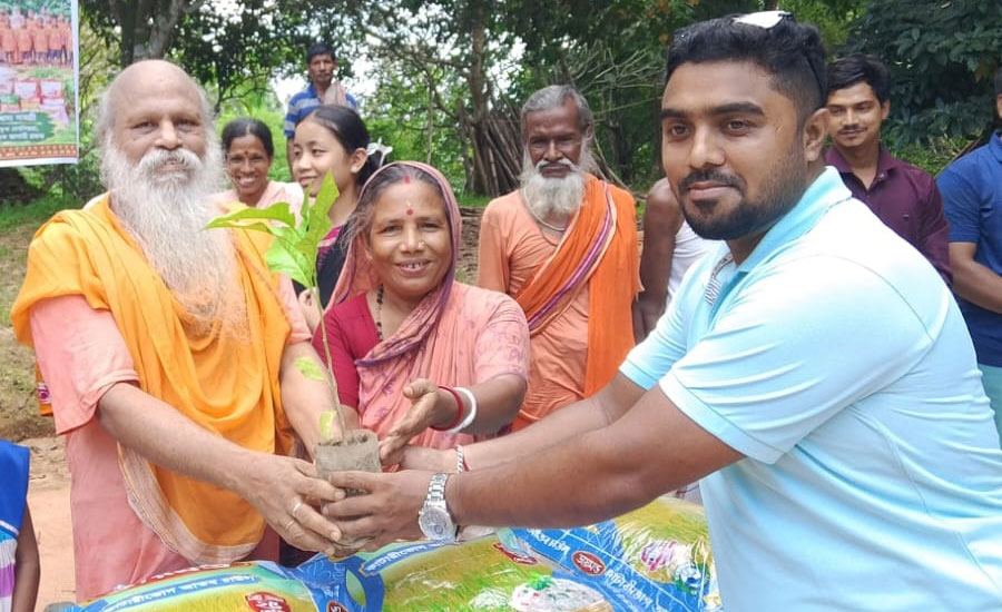 ঋষি আশ্রমের দেবশিশুদের পাশে JHP প্রবাসী ফোরাম