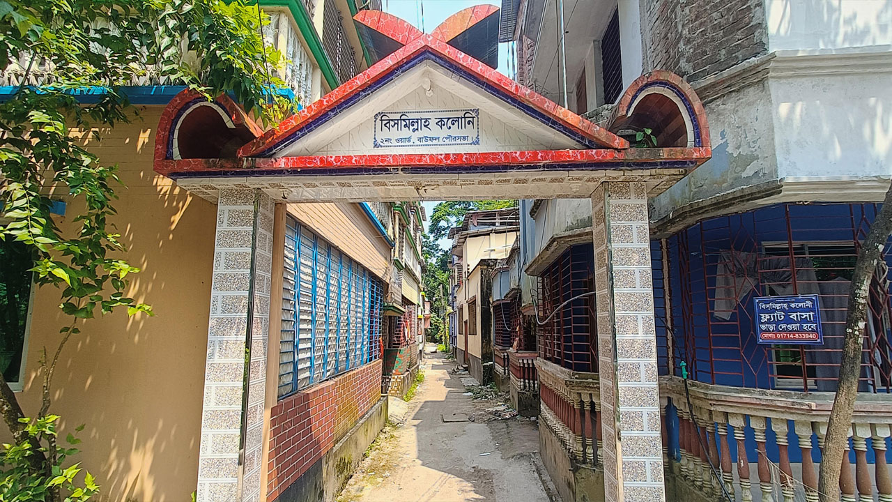 ট্রান্সফরমার বিকল, ৬ দিন ধরে অন্ধকারে জামে মসজিদসহ ১২ পরিবার