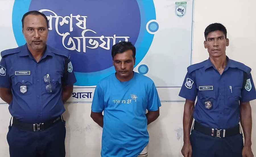 কুড়িগ্রামে পুলিশের বিশেষ অভিযানে ৮ বোতল ইস্কাপ, ৪১৪পিস ইয়াবাসহ ৪ মাদককারবারি আটক