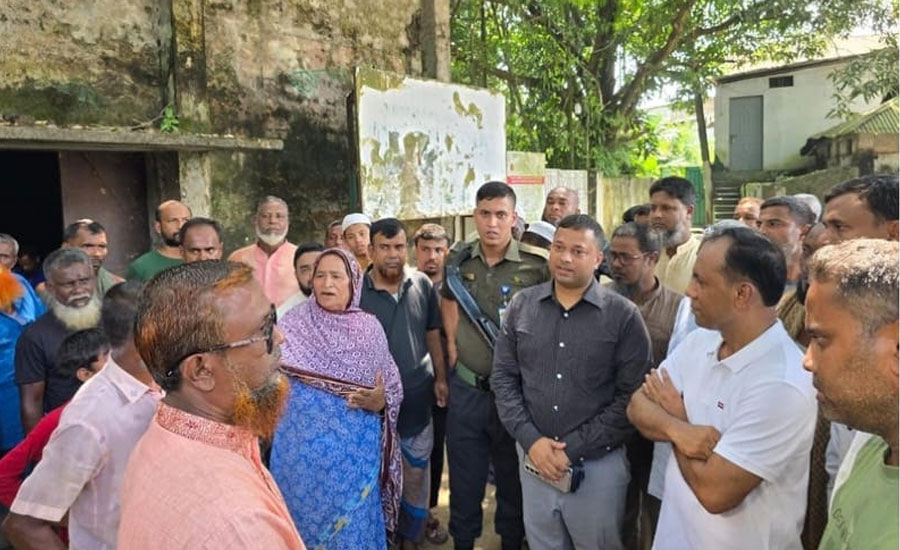 ভুমি অফিস এবং ইউনিয়ন পরিষদে হঠাৎ পরিদর্শনে ডেপুটি স্পিকার 