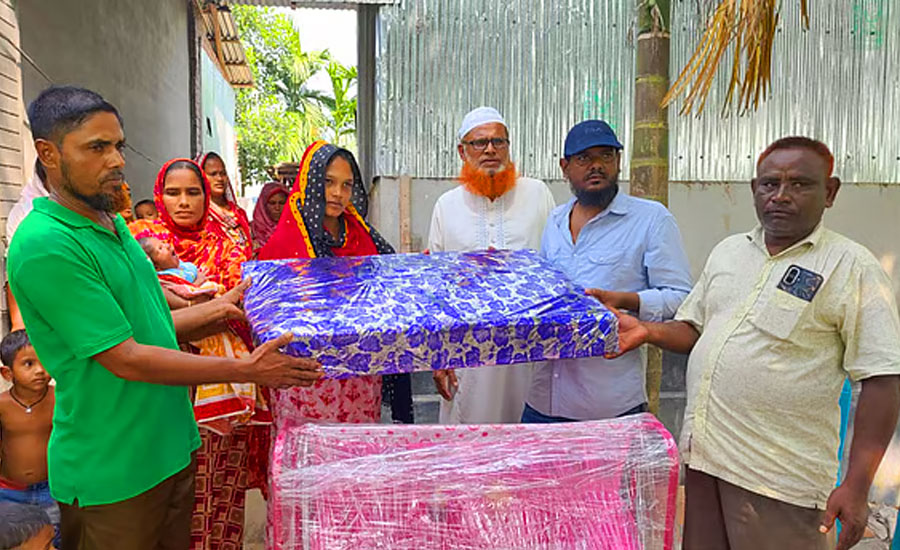 গ্রামে যাওয়ার পথে বাসে সন্তান প্রসব, পরিবহনের নামে শিশুর নাম, আজীবন ভ্রমণ ‘ফ্রি’