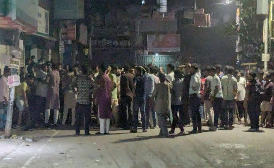 মধ্যরাতে ঢাকা কলেজের শিক্ষার্থী ও হোস্টেল কর্তৃপক্ষের মধ্যে উত্তেজনা