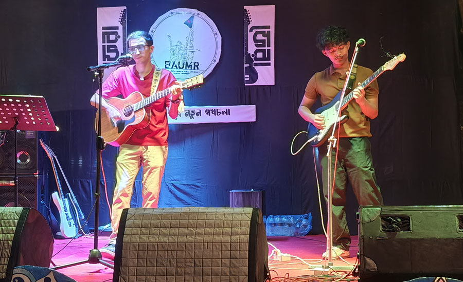 বাকৃবিতে বাউ মিউজিক্যাল রেজিমেন্টের সংগীতসন্ধ্যা 'ফেরা'