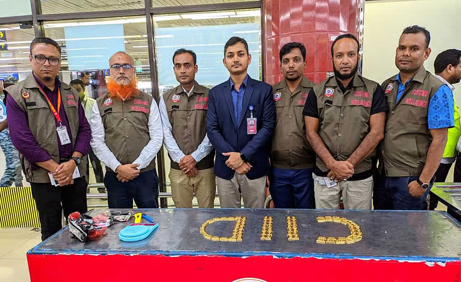 শাহজালালে ১৬ কোটি টাকার সোনাসহ ধরা বিমানের ২ কর্মী  
