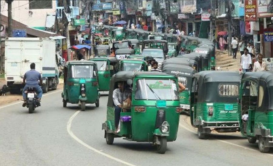 রাঙামাটিতে এলপিজির তীব্র সংকট, গ্যাসের আশায় দীর্ঘ লাইন